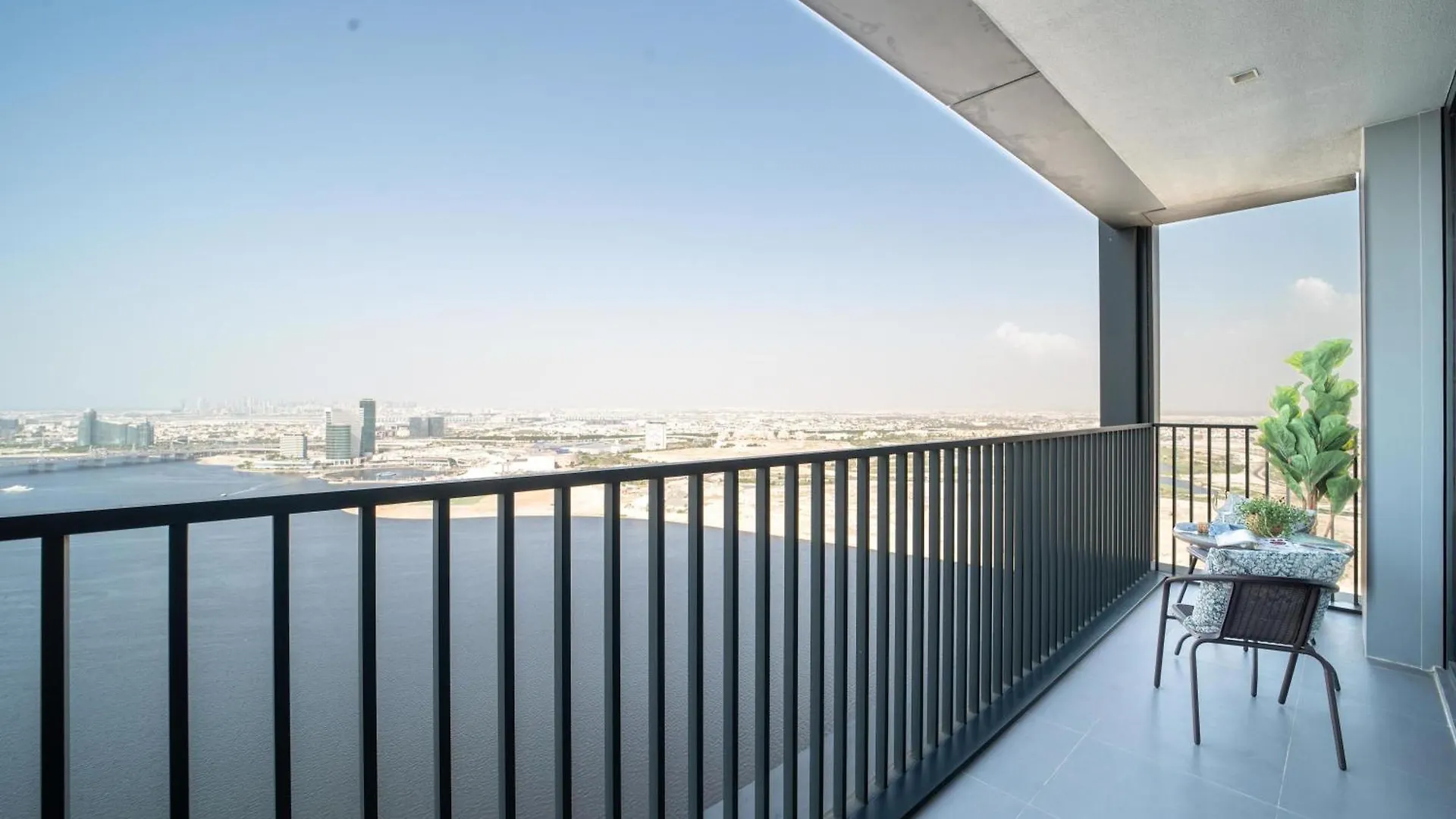 Frank Porter - Creek Edge Tower 1 Dubai Birleşik Arap Emirlikleri