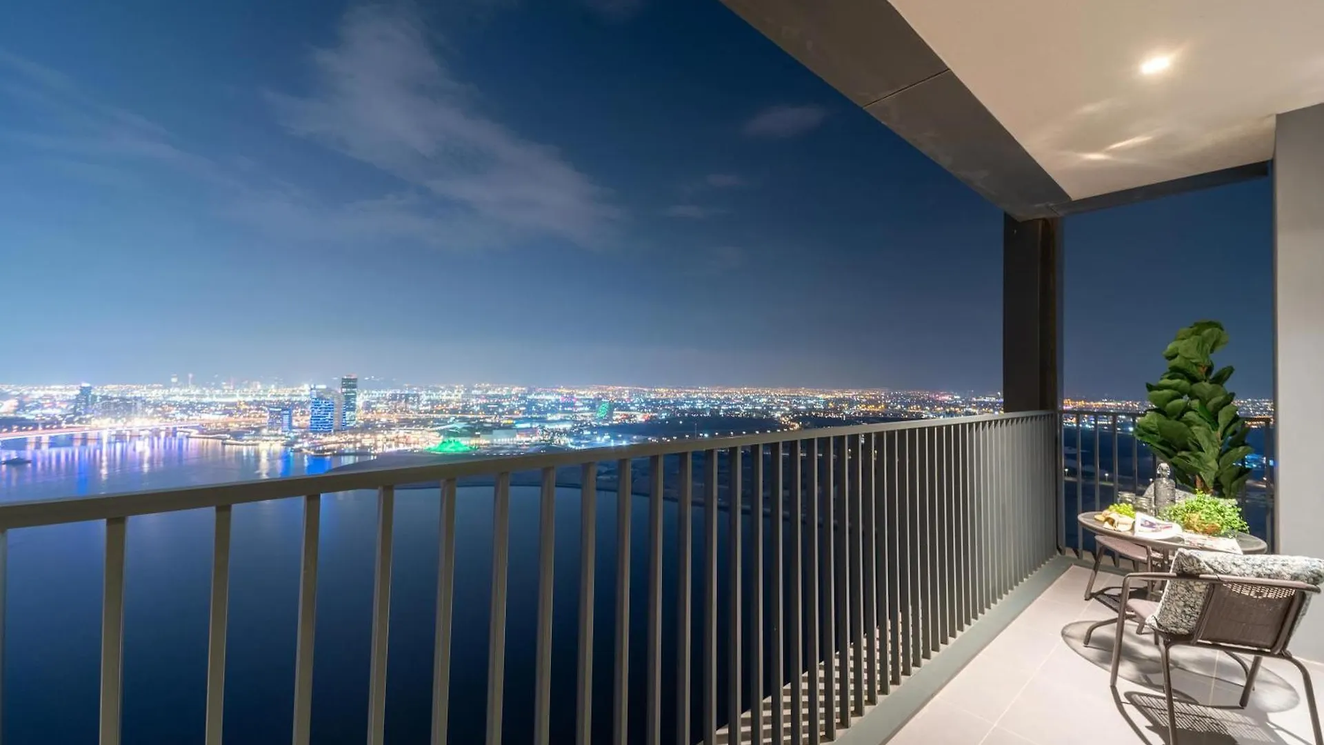 Frank Porter - Creek Edge Tower 1 Dubai 0*,