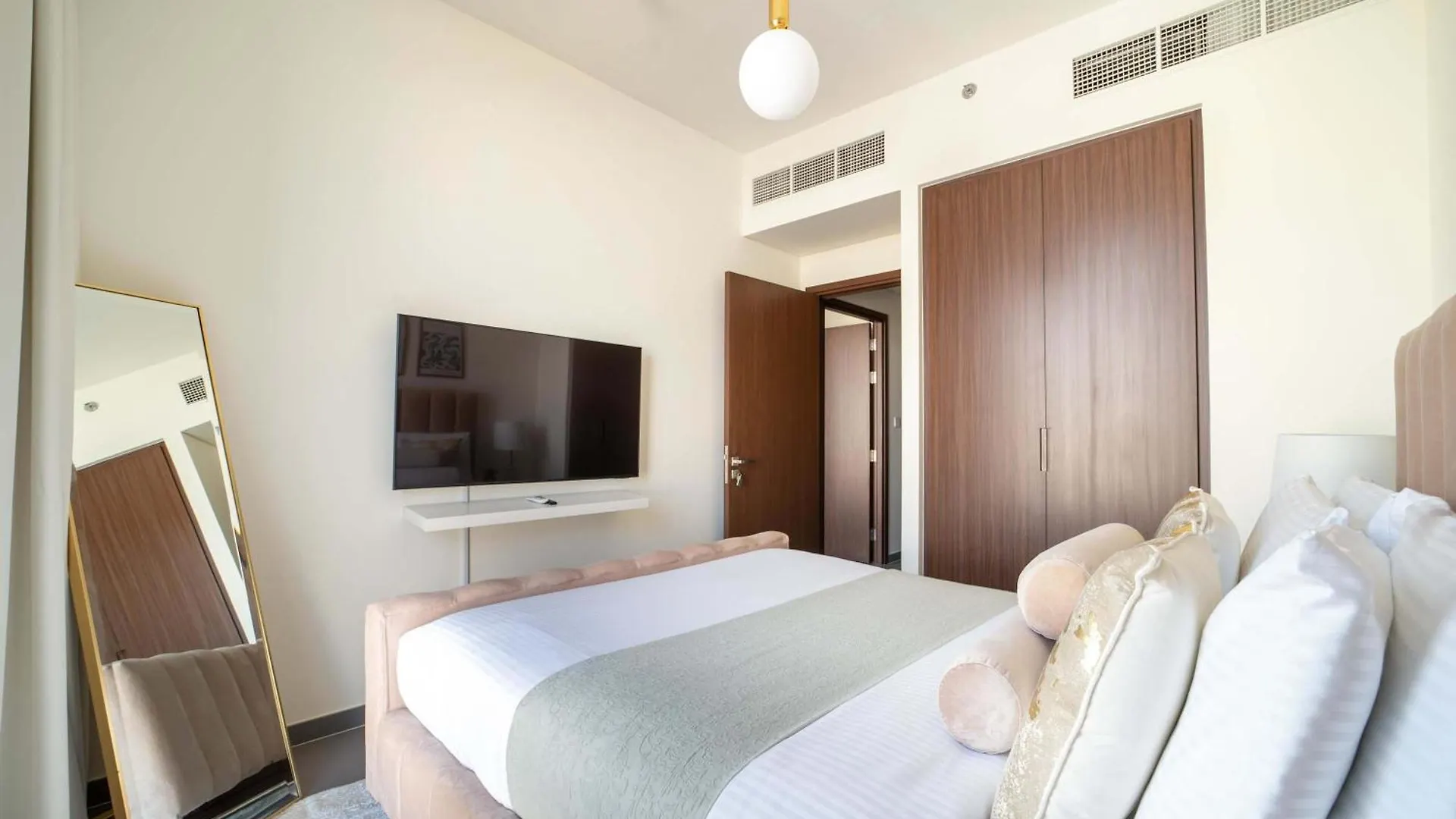 Frank Porter - Creek Edge Tower 1 Dubai Apartment